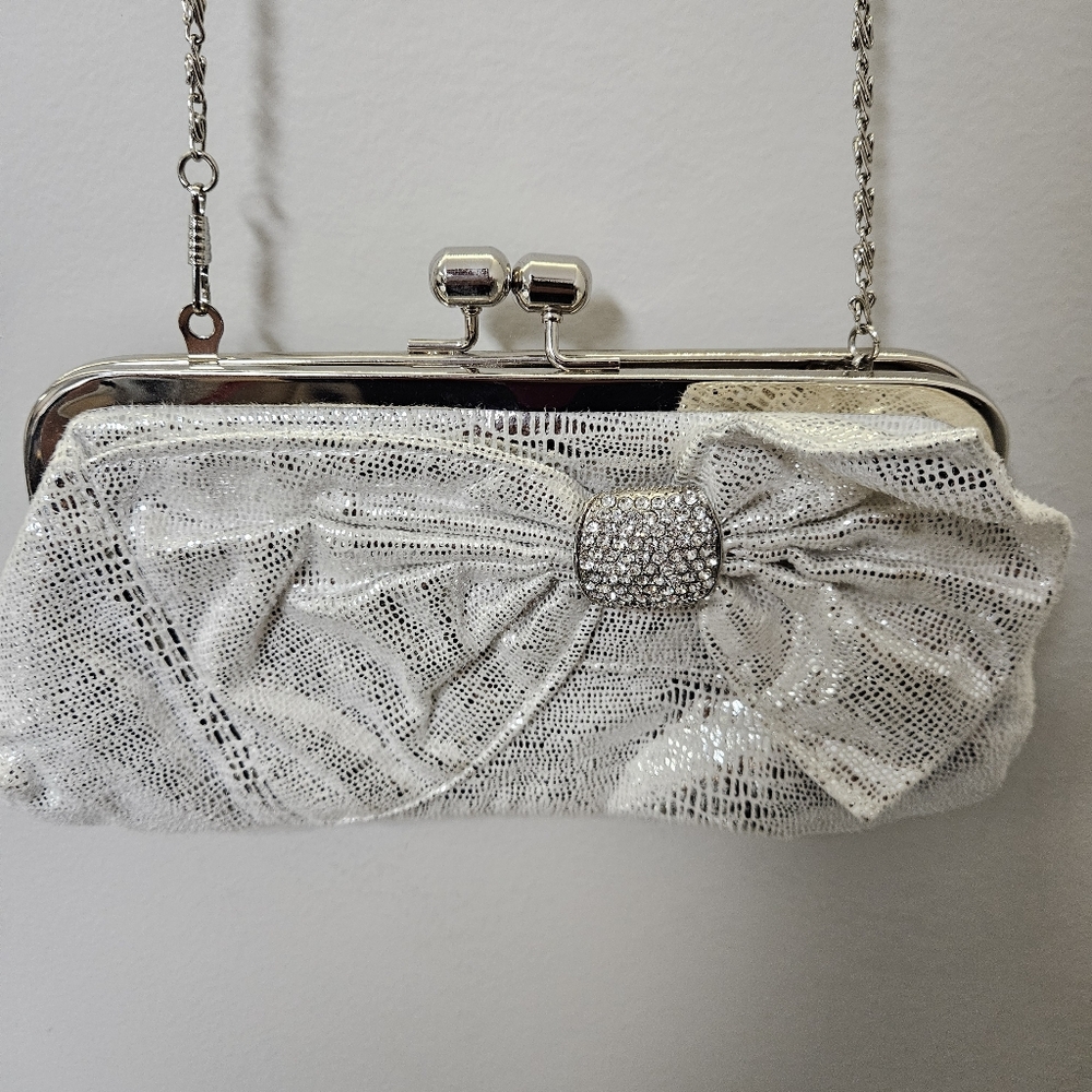 Elegant Silver Clutch Bag - Picture 3 of 13